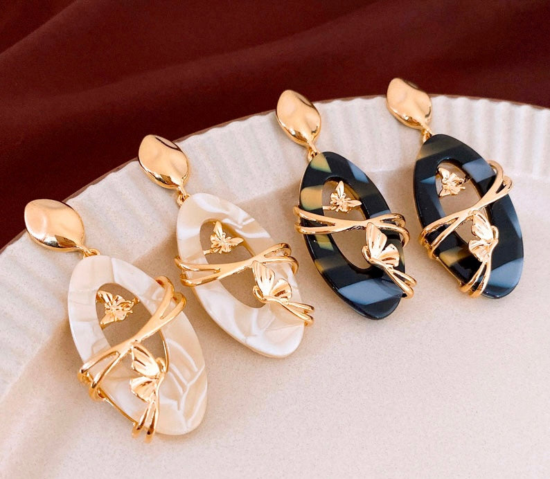 Oval Butterfly Retro Earrings