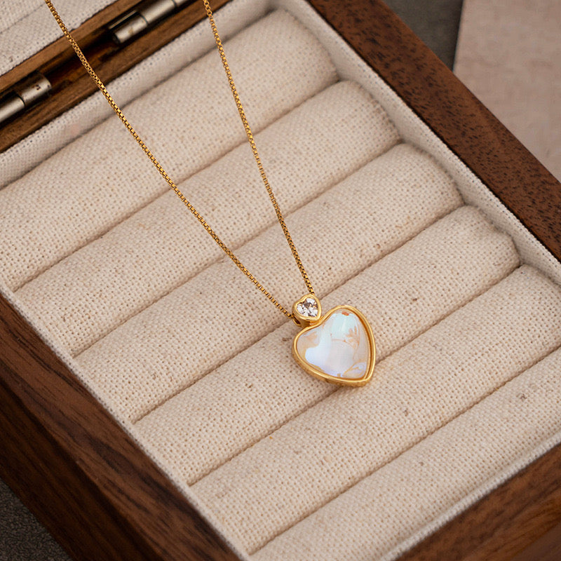 Love Shell Light Necklace