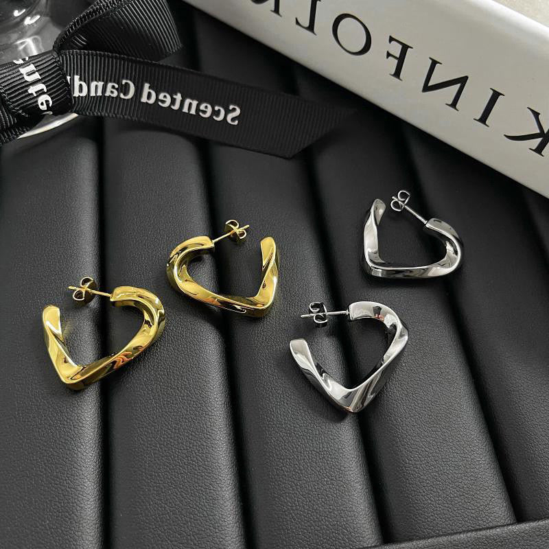 Love Trend Stub Earrings