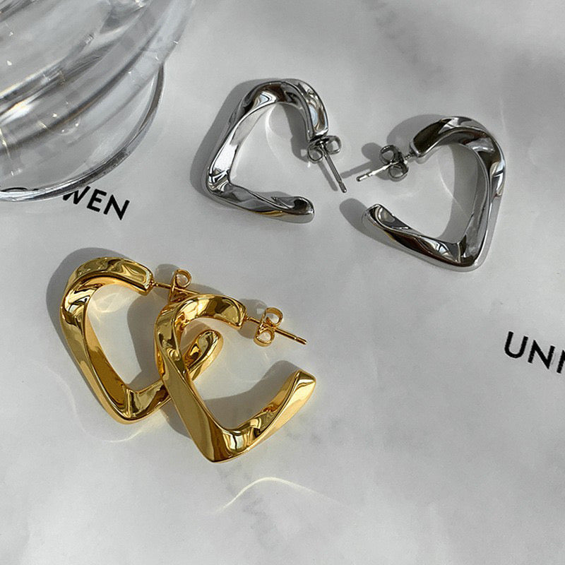 Love Trend Stub Earrings